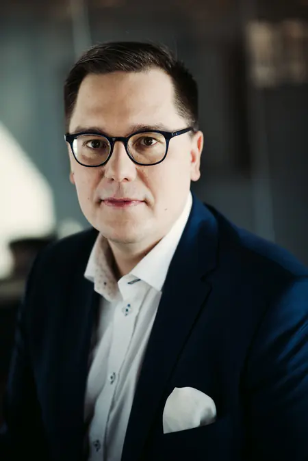 Piotr Bartos